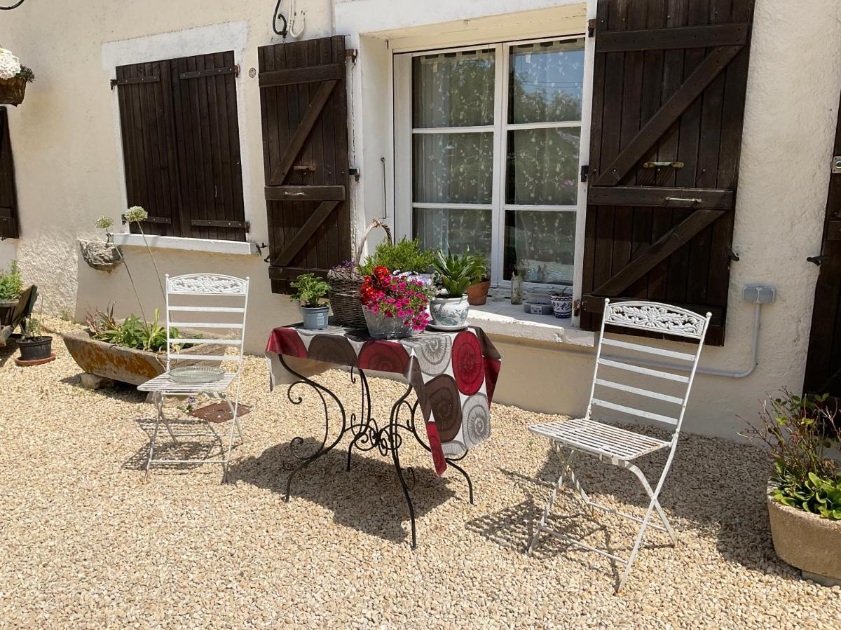 Le Jardin De Rose 24 Feuillebert Romagne 86700 Acomodação com café da manhã Exterior foto