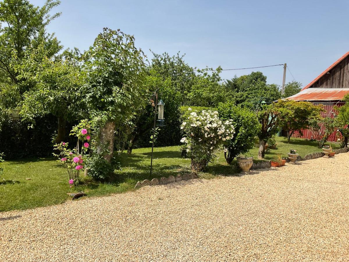 Le Jardin De Rose 24 Feuillebert Romagne 86700 Acomodação com café da manhã Exterior foto
